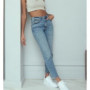 GARAGE MOM JEANS - size 3